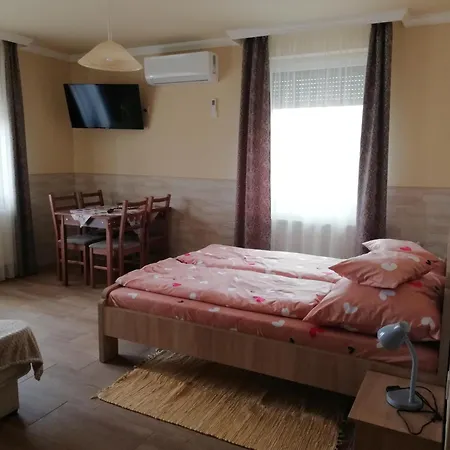 Imola Es Andrea Apartmanhaz 3 Hajduszoboszlo Exterior photo