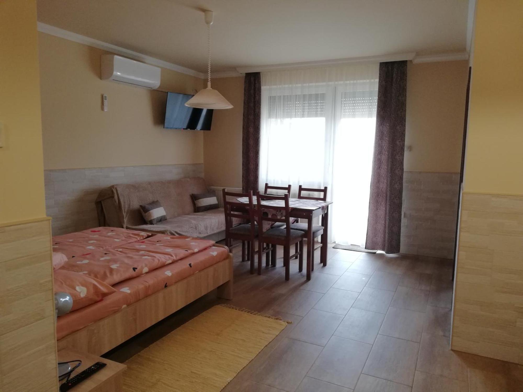 Imola Es Andrea Apartmanhaz 3 Apartment *