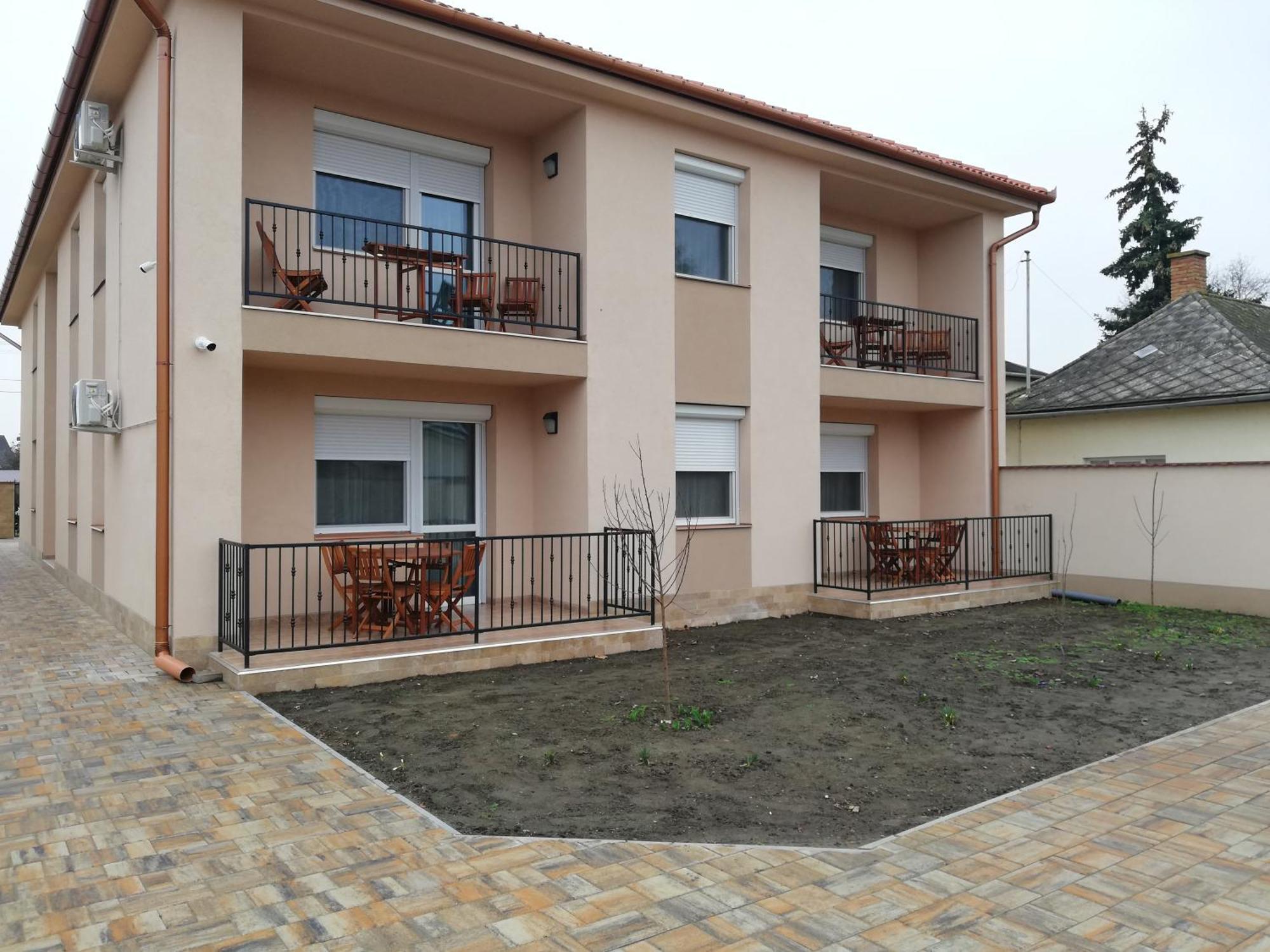 Imola Es Andrea Apartmanhaz 3 Hajduszoboszlo