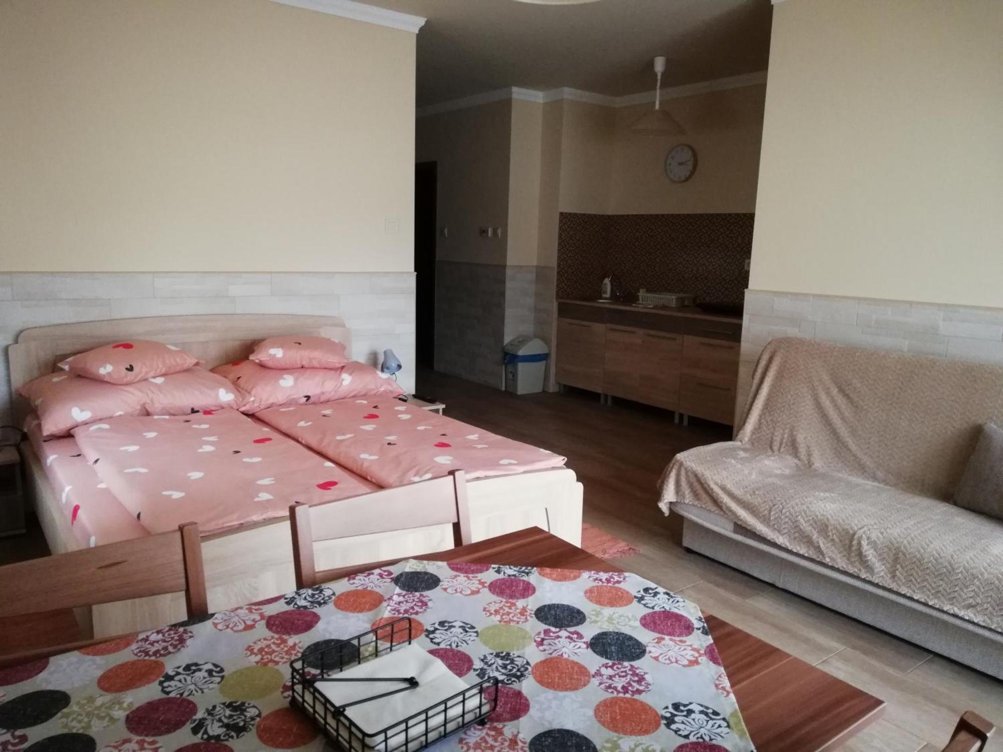 Imola Es Andrea Apartmanhaz 3 Hajduszoboszlo