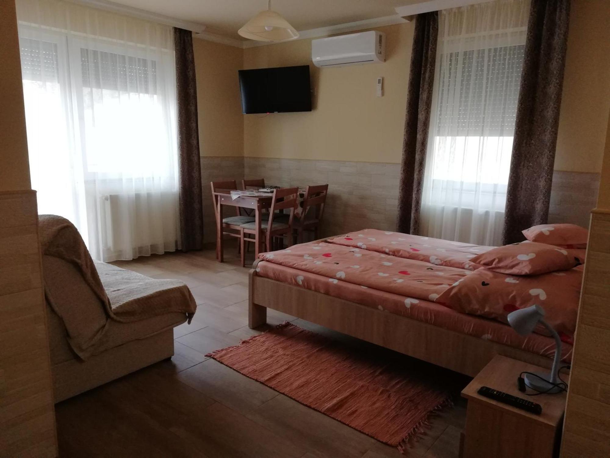 Imola Es Andrea Apartmanhaz 3 Apartment *